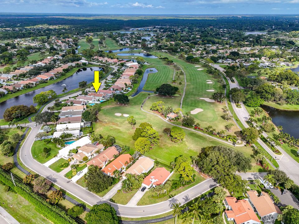 En Venta: $699,000 (3 camas, 3 baños, 2414 Pies cuadrados)