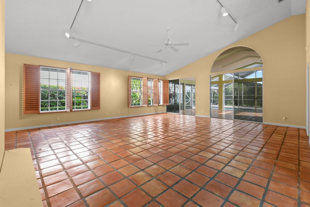 En Venta: $699,000 (3 camas, 3 baños, 2414 Pies cuadrados)