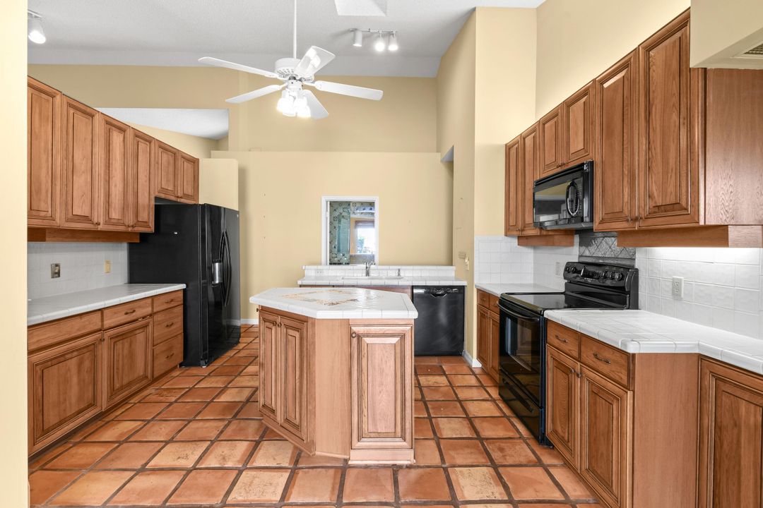 En Venta: $699,000 (3 camas, 3 baños, 2414 Pies cuadrados)