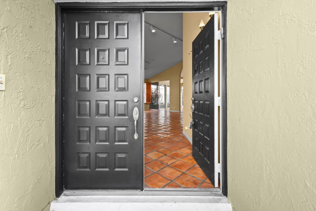 En Venta: $699,000 (3 camas, 3 baños, 2414 Pies cuadrados)