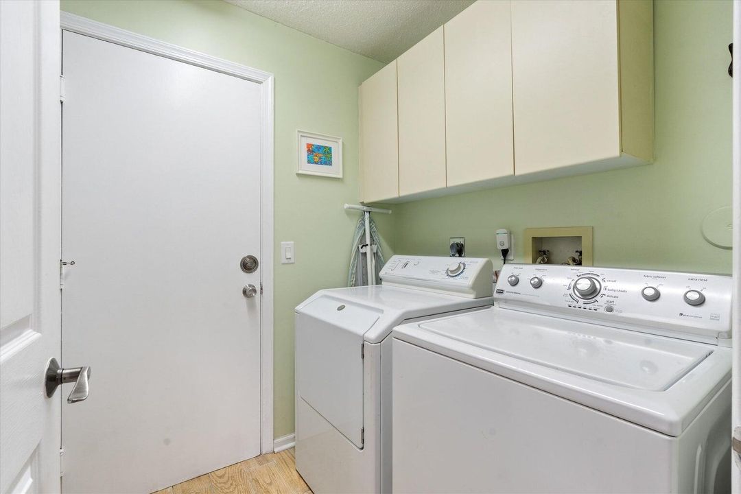 En Venta: $1,195,000 (4 camas, 3 baños, 2617 Pies cuadrados)