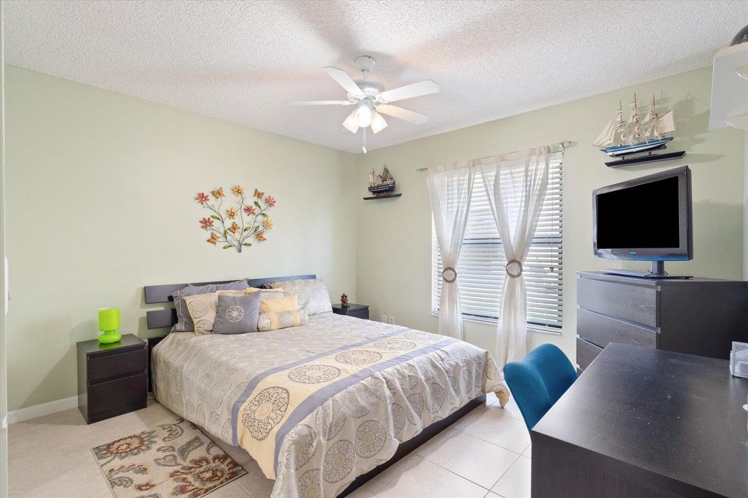 En Venta: $1,195,000 (4 camas, 3 baños, 2617 Pies cuadrados)