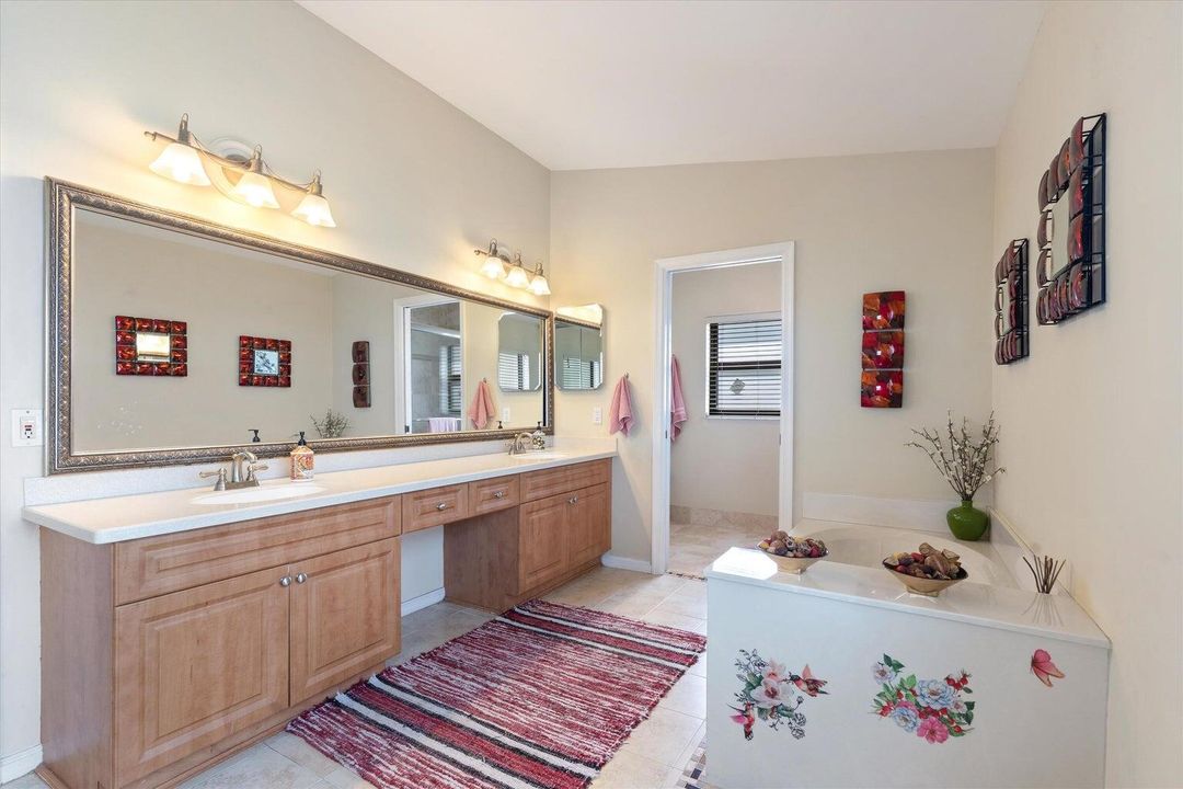 En Venta: $1,195,000 (4 camas, 3 baños, 2617 Pies cuadrados)