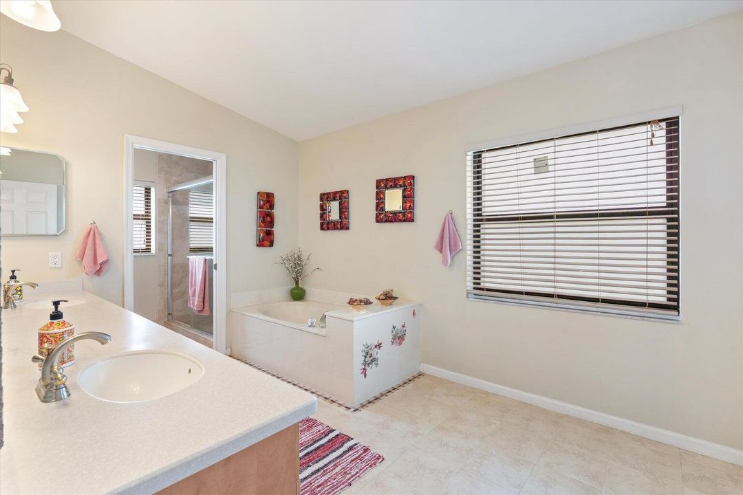 En Venta: $1,195,000 (4 camas, 3 baños, 2617 Pies cuadrados)