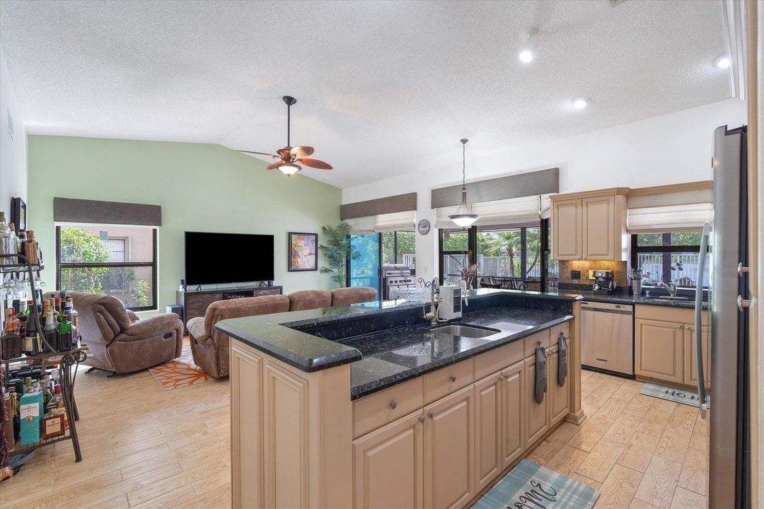 En Venta: $1,195,000 (4 camas, 3 baños, 2617 Pies cuadrados)