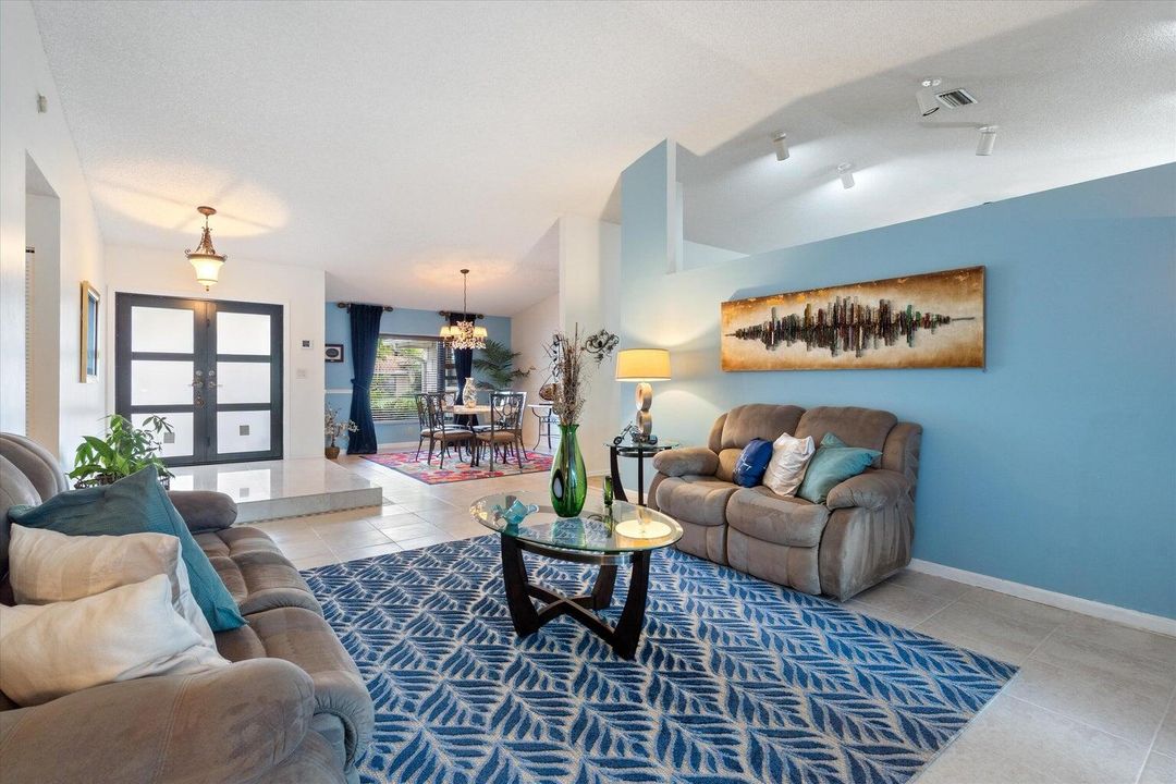 En Venta: $1,195,000 (4 camas, 3 baños, 2617 Pies cuadrados)