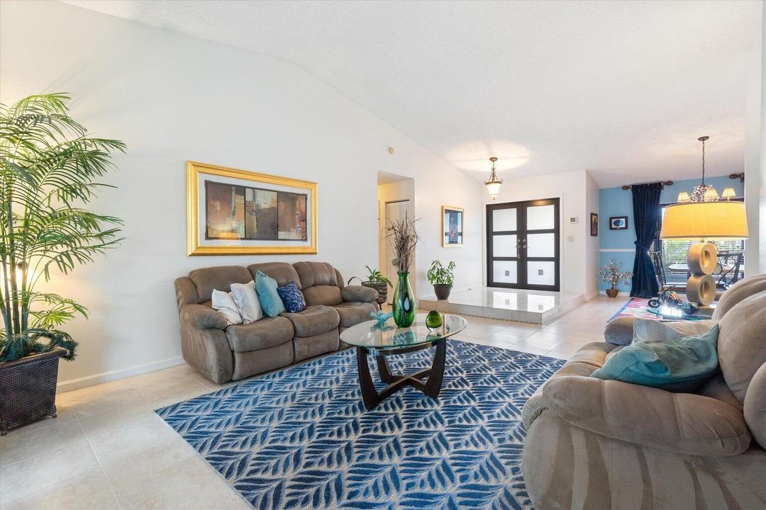 En Venta: $1,195,000 (4 camas, 3 baños, 2617 Pies cuadrados)