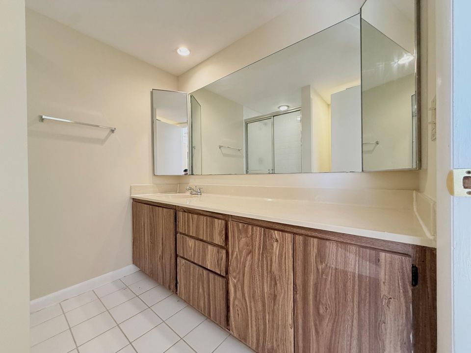 Active With Contract: $1,875 (2 beds, 2 baths, 1236 Square Feet)