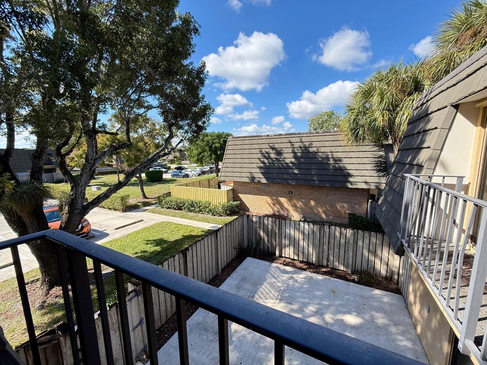 Active With Contract: $1,875 (2 beds, 2 baths, 1236 Square Feet)