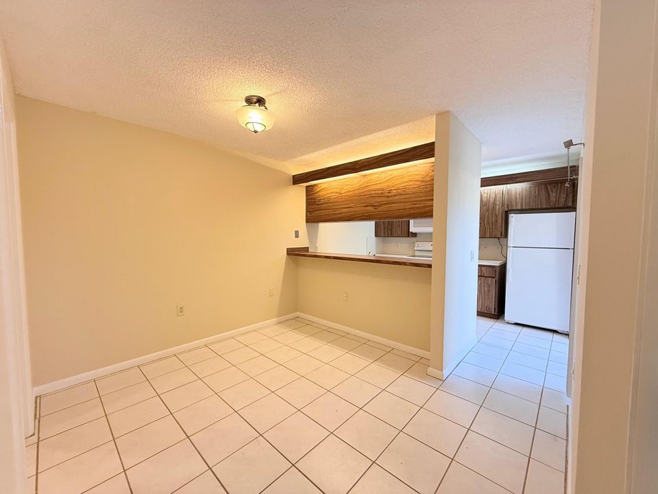 Active With Contract: $1,875 (2 beds, 2 baths, 1236 Square Feet)