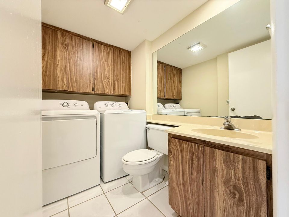 Active With Contract: $1,875 (2 beds, 2 baths, 1236 Square Feet)