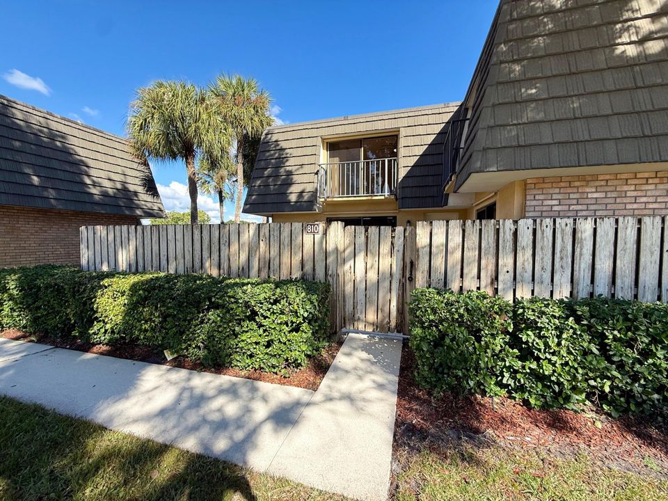 Active With Contract: $1,875 (2 beds, 2 baths, 1236 Square Feet)