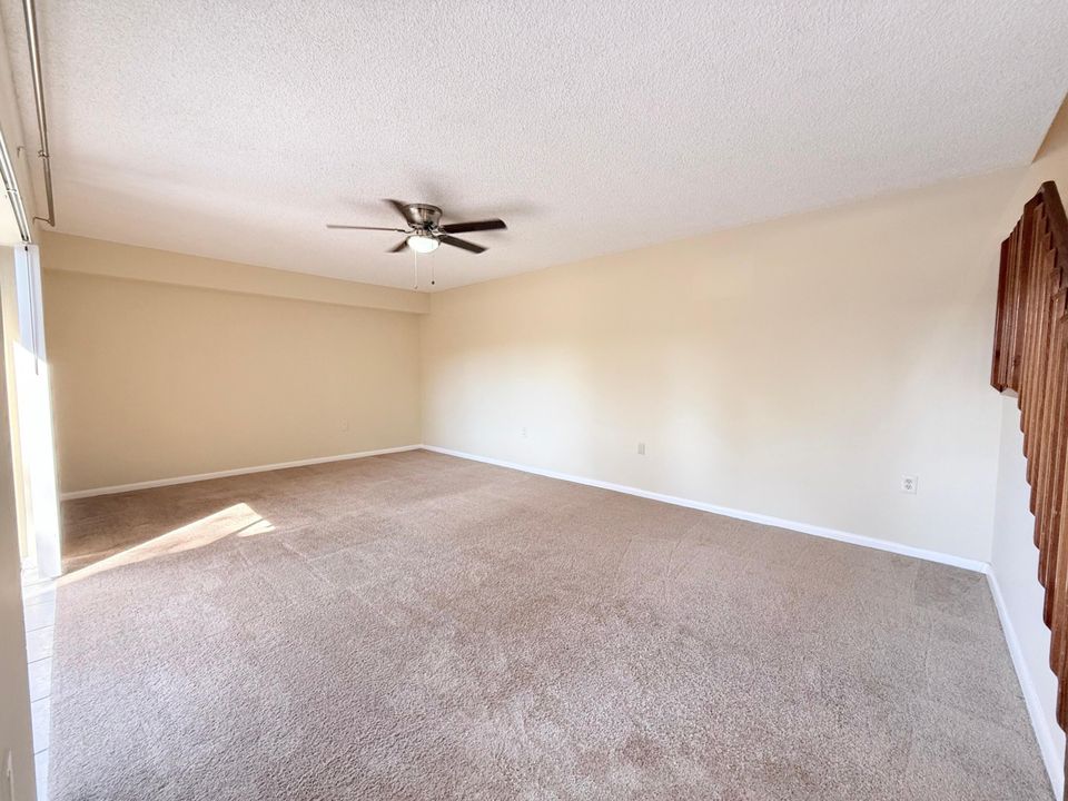 Active With Contract: $1,875 (2 beds, 2 baths, 1236 Square Feet)