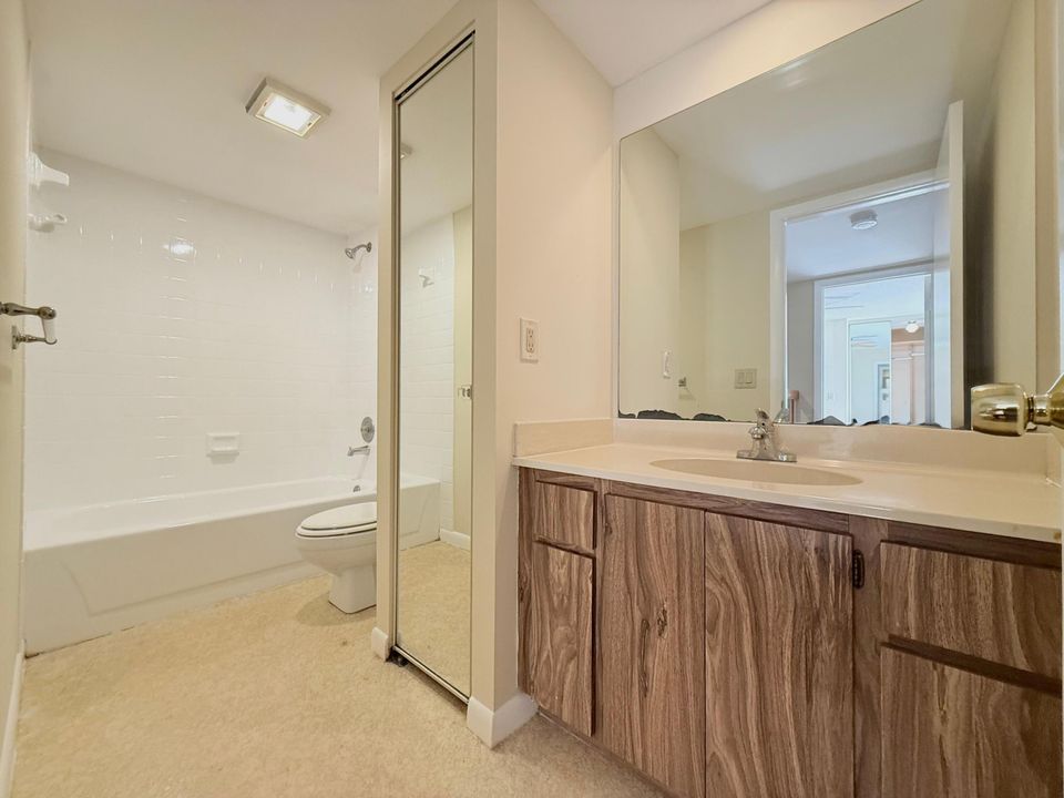 Active With Contract: $1,875 (2 beds, 2 baths, 1236 Square Feet)