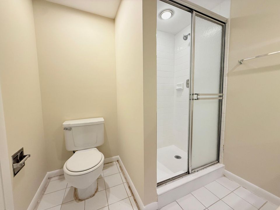 Active With Contract: $1,875 (2 beds, 2 baths, 1236 Square Feet)