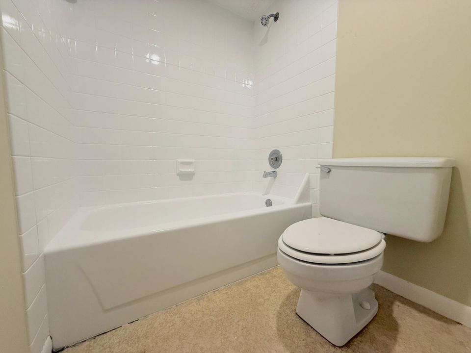 Active With Contract: $1,875 (2 beds, 2 baths, 1236 Square Feet)