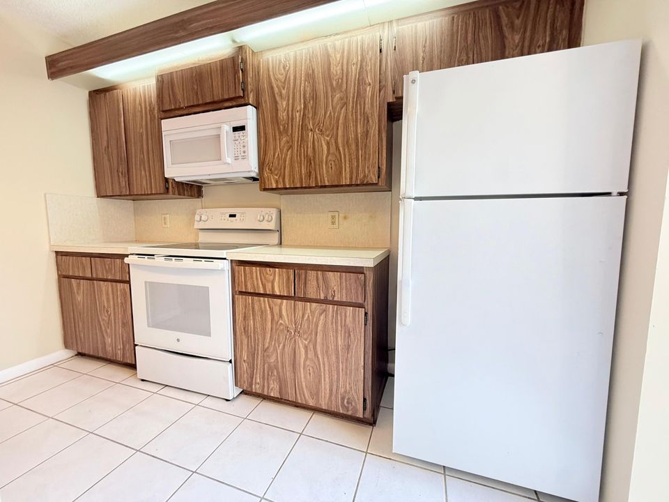Active With Contract: $1,875 (2 beds, 2 baths, 1236 Square Feet)