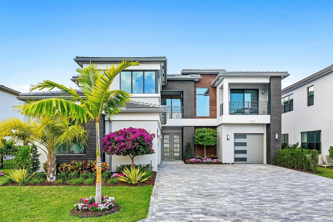 For Sale: $3,295,000 (5 beds, 6 baths, 4168 Square Feet)