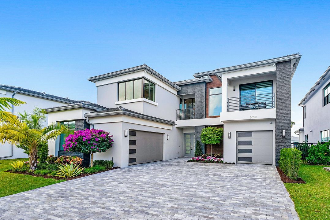 For Sale: $3,295,000 (5 beds, 6 baths, 4168 Square Feet)