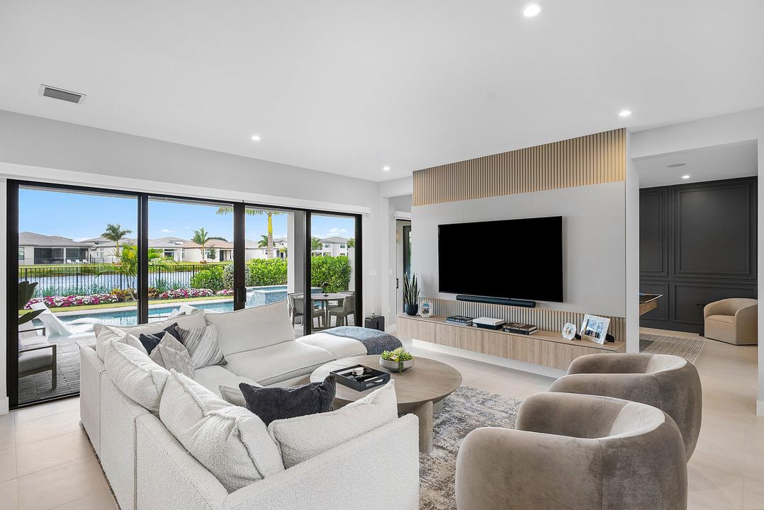 For Sale: $3,295,000 (5 beds, 6 baths, 4168 Square Feet)