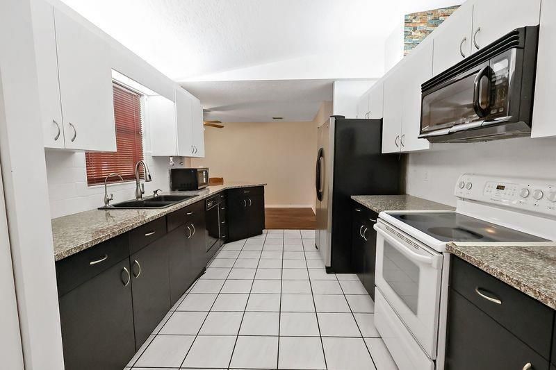 Activo con contrato: $320,000 (3 camas, 2 baños, 1652 Pies cuadrados)