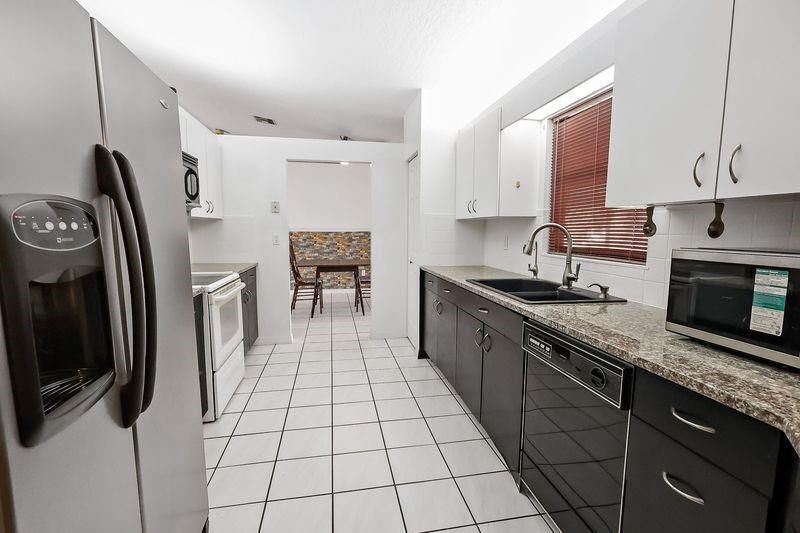 Activo con contrato: $320,000 (3 camas, 2 baños, 1652 Pies cuadrados)