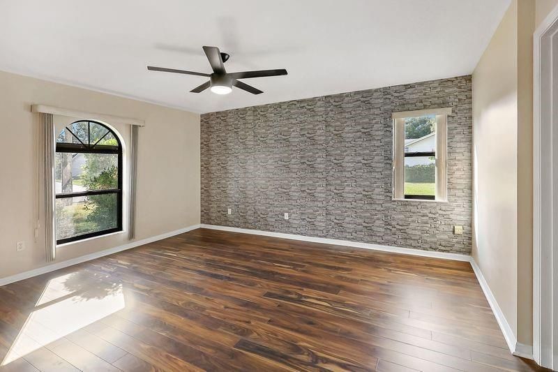 Activo con contrato: $320,000 (3 camas, 2 baños, 1652 Pies cuadrados)