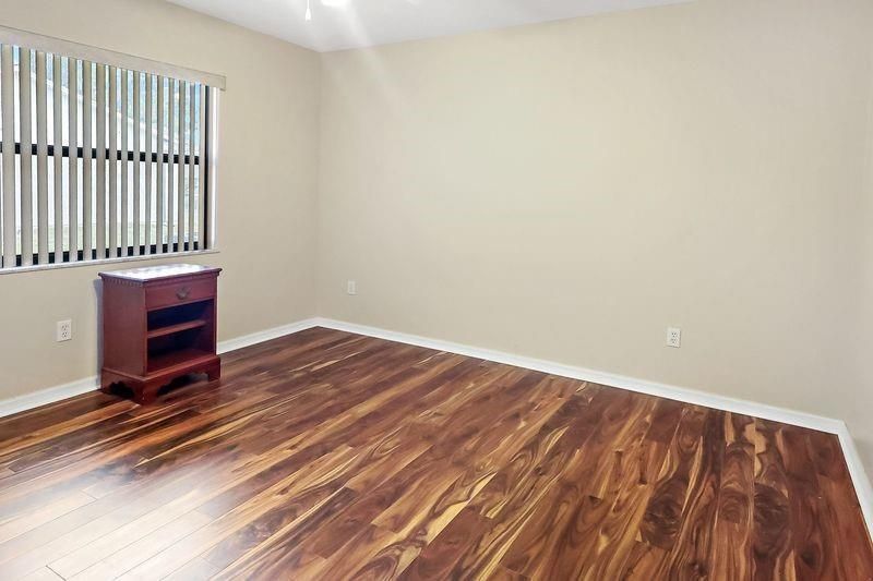 Activo con contrato: $320,000 (3 camas, 2 baños, 1652 Pies cuadrados)