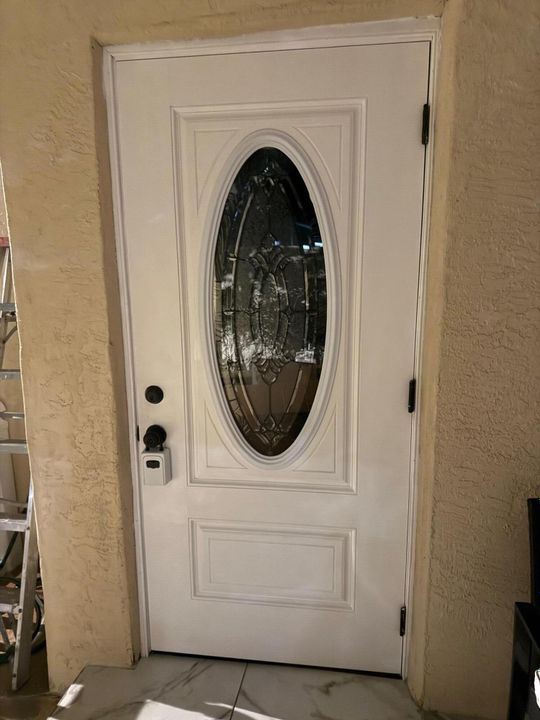 Active With Contract: $1,300 (1 beds, 1 baths, 700 Square Feet)