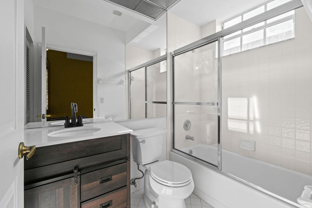 En Venta: $699,000 (3 camas, 3 baños, 2414 Pies cuadrados)