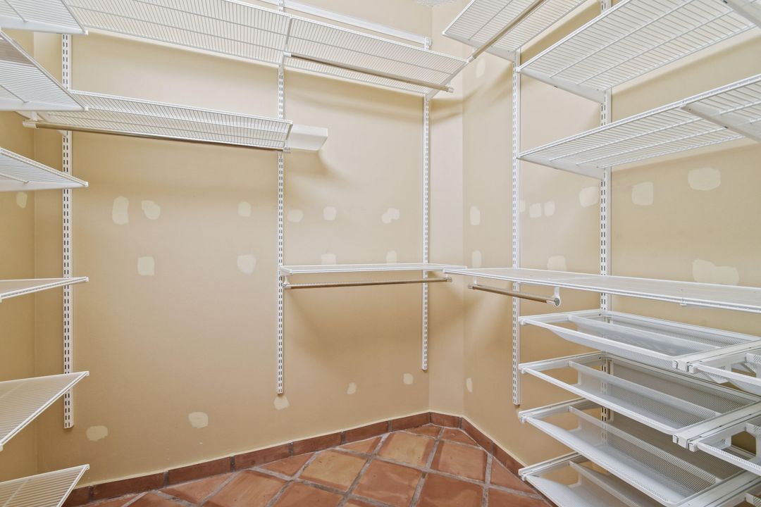 En Venta: $699,000 (3 camas, 3 baños, 2414 Pies cuadrados)