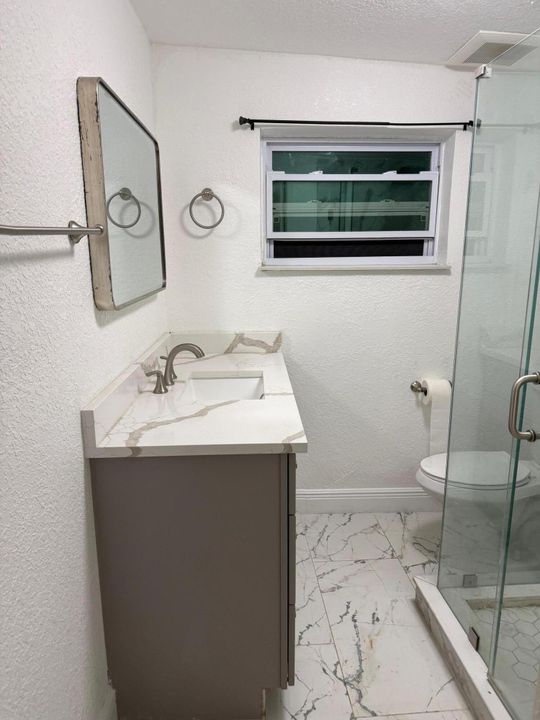 Active With Contract: $1,300 (1 beds, 1 baths, 700 Square Feet)