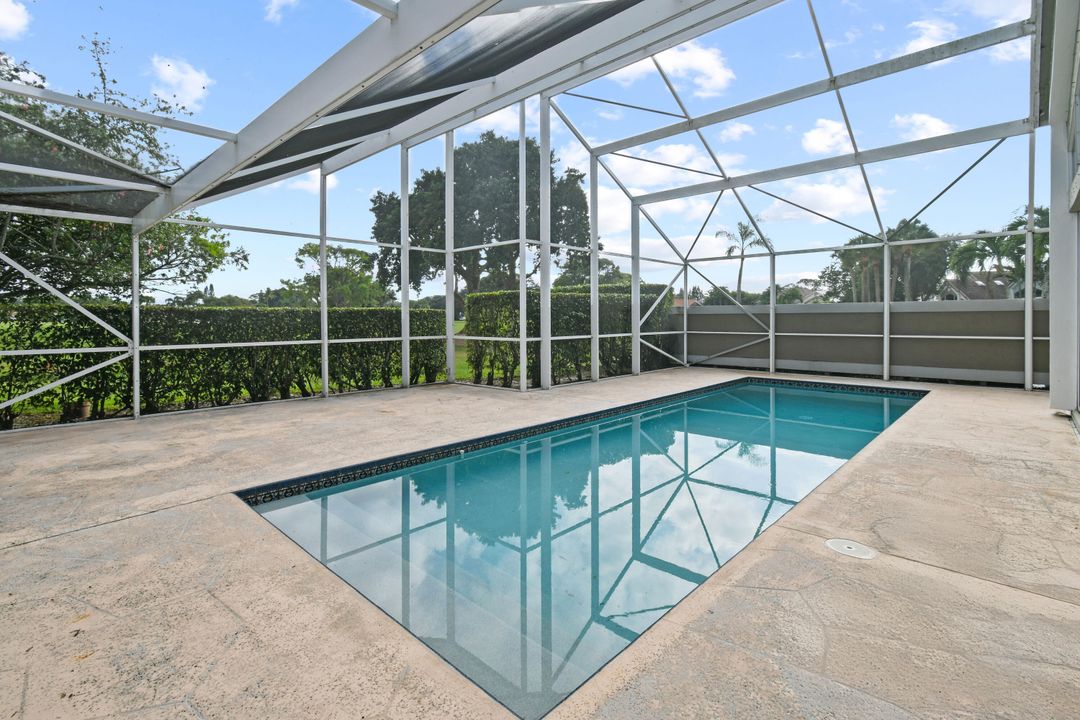 En Venta: $699,000 (3 camas, 3 baños, 2414 Pies cuadrados)