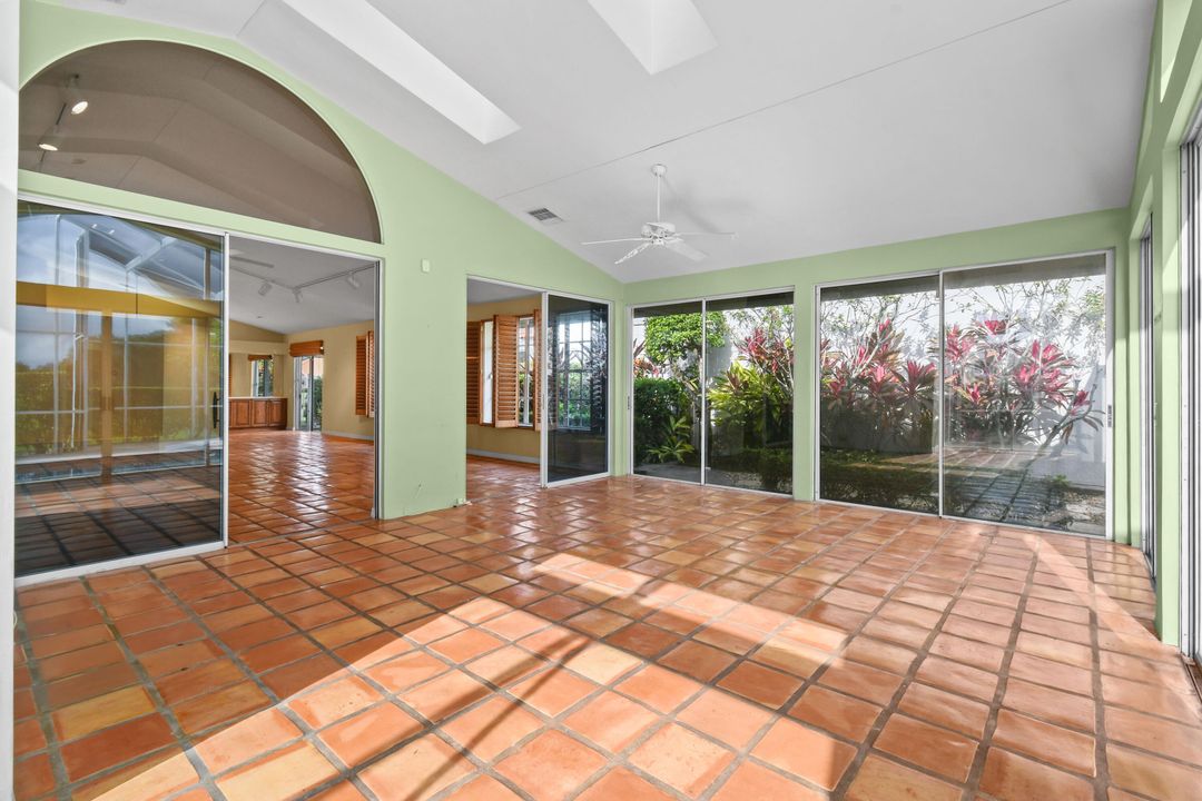 En Venta: $699,000 (3 camas, 3 baños, 2414 Pies cuadrados)