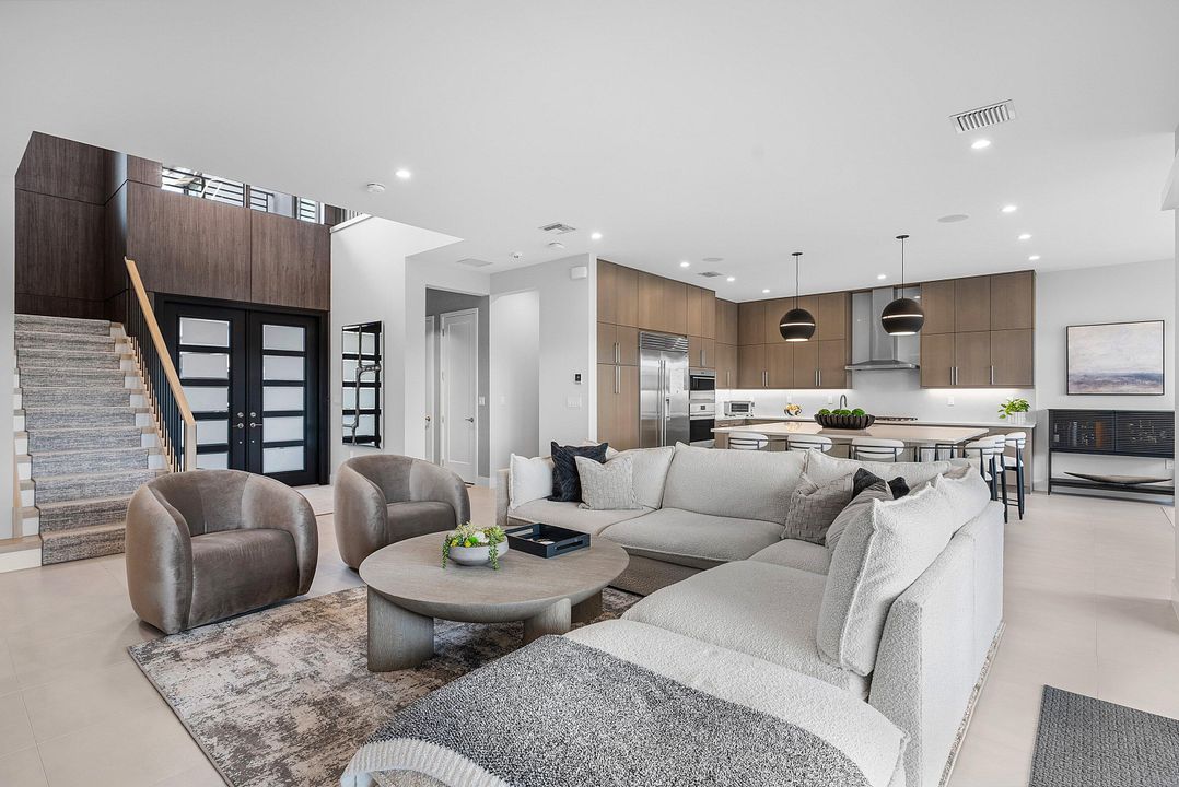 For Sale: $3,295,000 (5 beds, 6 baths, 4168 Square Feet)