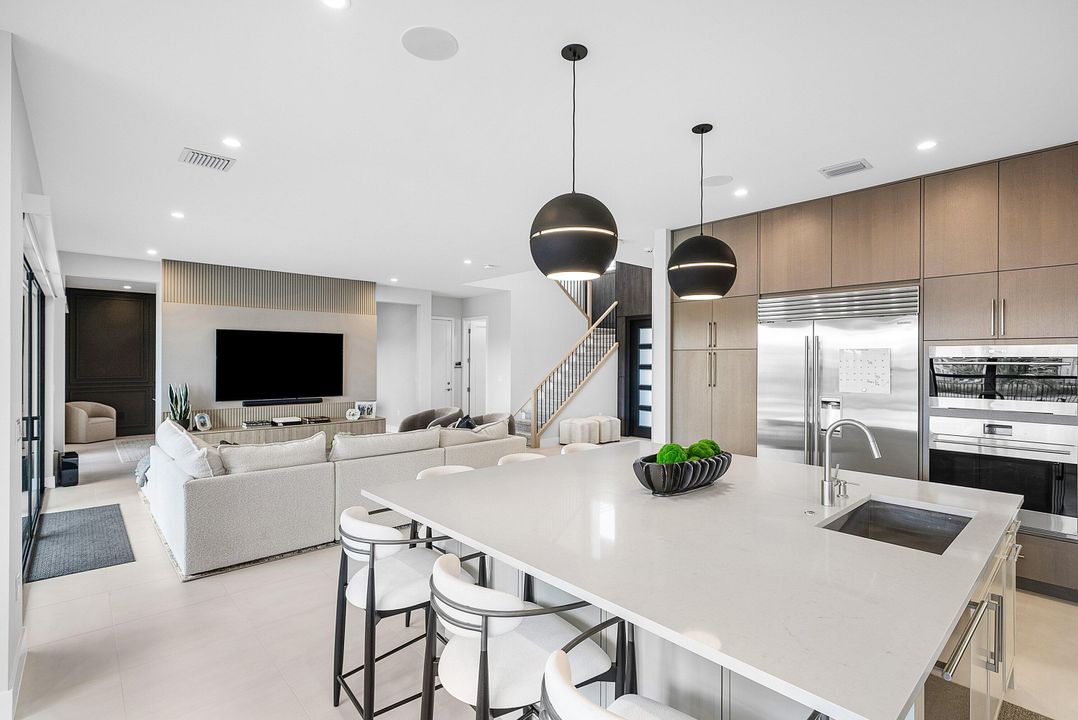 For Sale: $3,295,000 (5 beds, 6 baths, 4168 Square Feet)