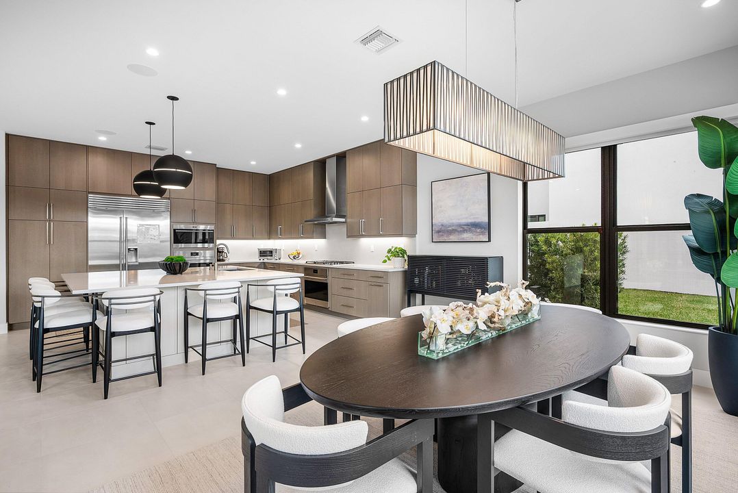 For Sale: $3,295,000 (5 beds, 6 baths, 4168 Square Feet)