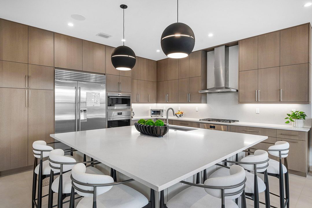 For Sale: $3,295,000 (5 beds, 6 baths, 4168 Square Feet)