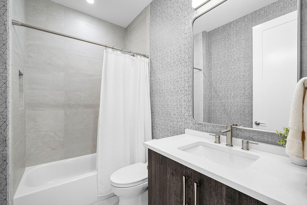 For Sale: $3,295,000 (5 beds, 6 baths, 4168 Square Feet)