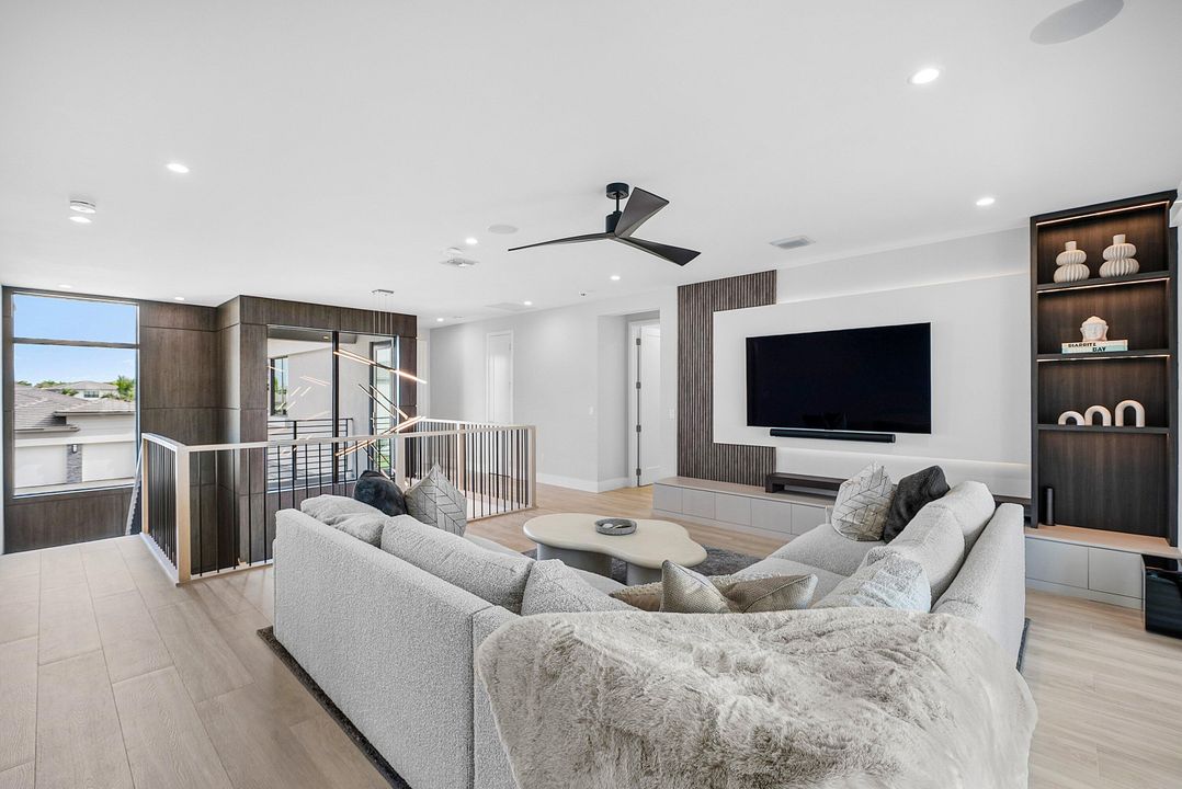 For Sale: $3,295,000 (5 beds, 6 baths, 4168 Square Feet)