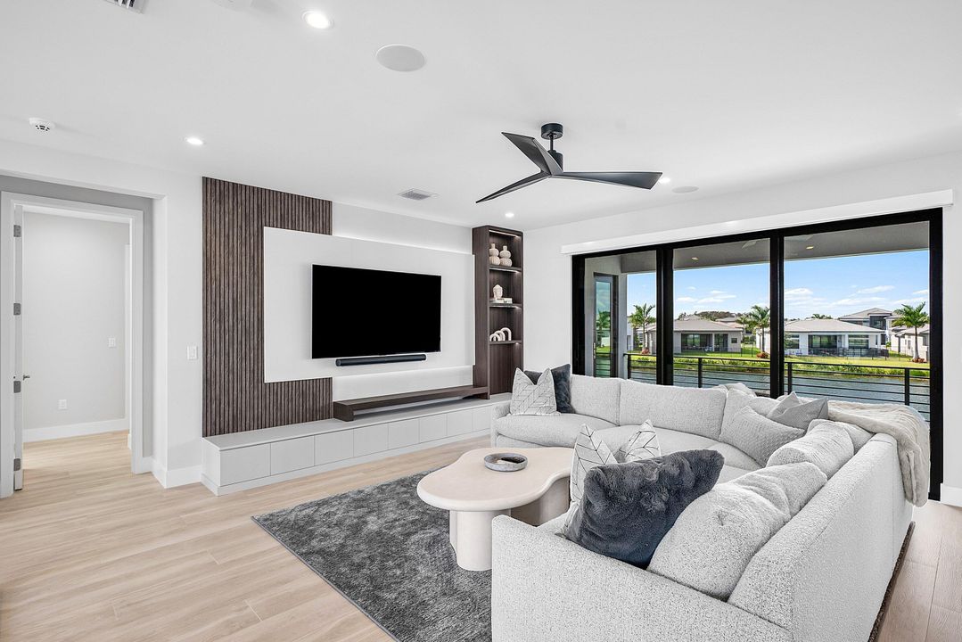 For Sale: $3,295,000 (5 beds, 6 baths, 4168 Square Feet)