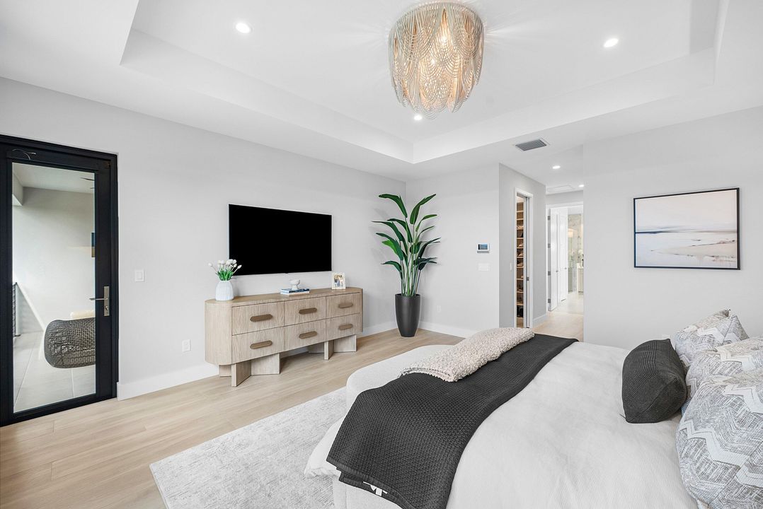 For Sale: $3,295,000 (5 beds, 6 baths, 4168 Square Feet)