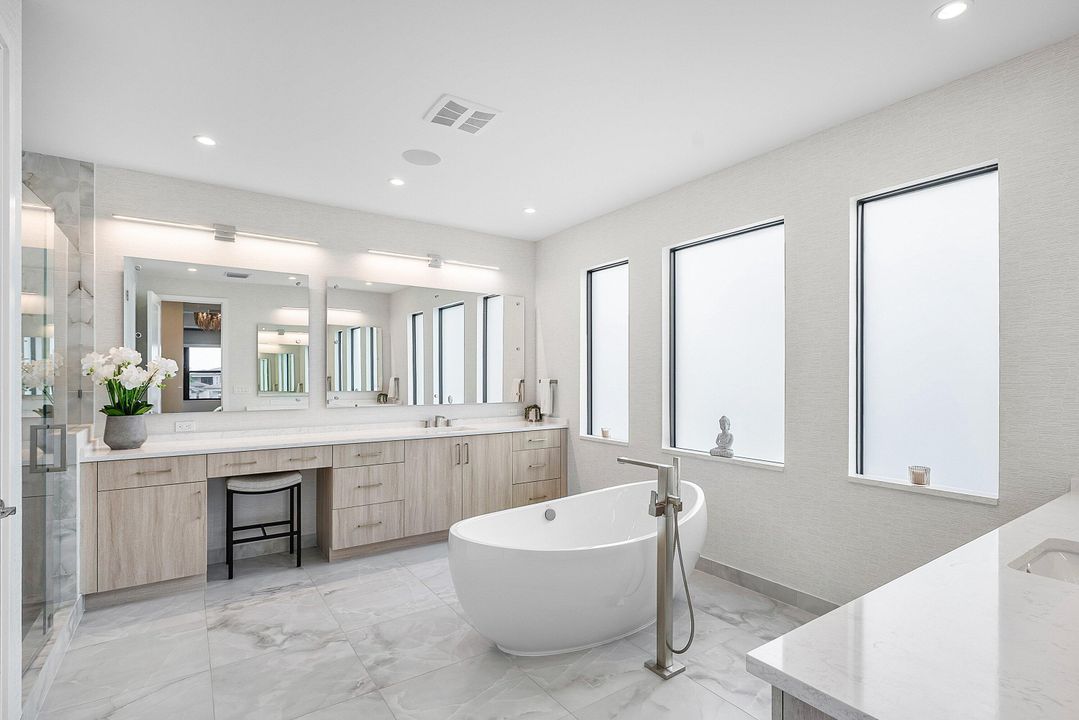 For Sale: $3,295,000 (5 beds, 6 baths, 4168 Square Feet)