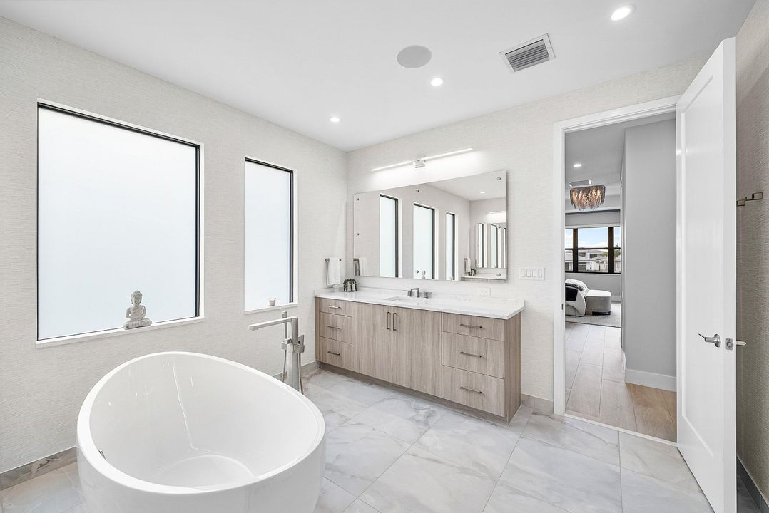 For Sale: $3,295,000 (5 beds, 6 baths, 4168 Square Feet)