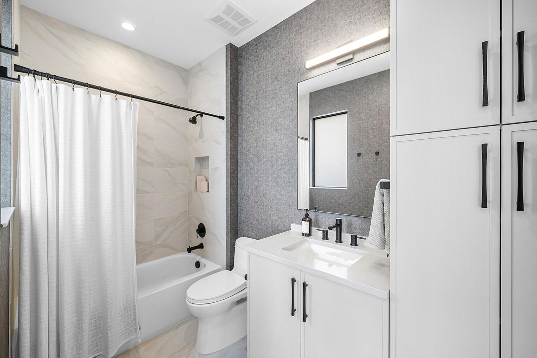 For Sale: $3,295,000 (5 beds, 6 baths, 4168 Square Feet)