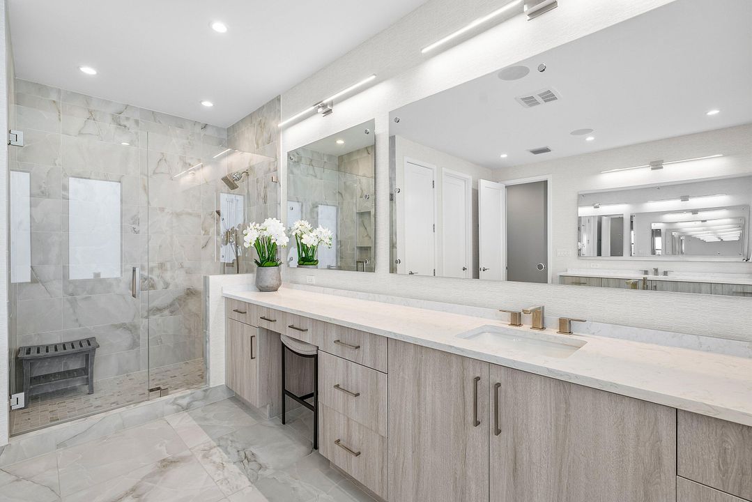 For Sale: $3,295,000 (5 beds, 6 baths, 4168 Square Feet)