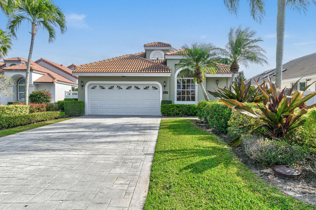 En Venta: $699,000 (3 camas, 3 baños, 2414 Pies cuadrados)