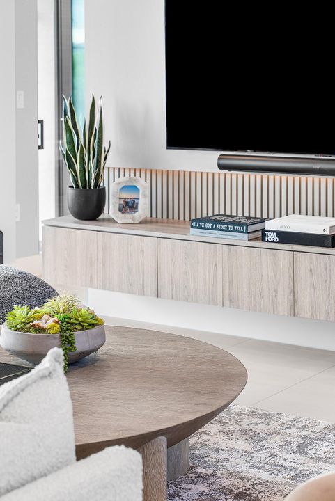 For Sale: $3,295,000 (5 beds, 6 baths, 4168 Square Feet)