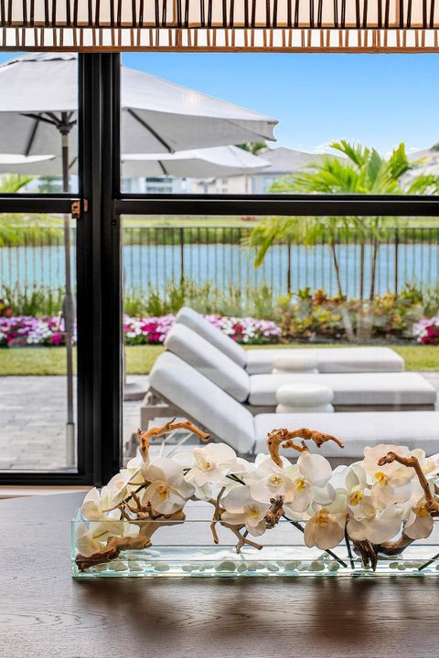 For Sale: $3,295,000 (5 beds, 6 baths, 4168 Square Feet)