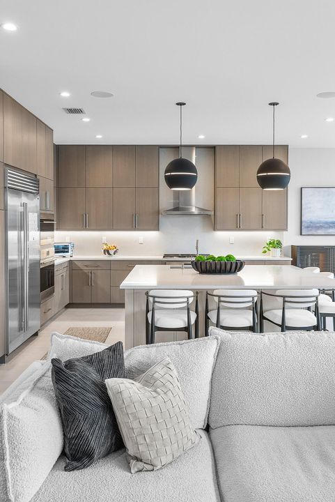 For Sale: $3,295,000 (5 beds, 6 baths, 4168 Square Feet)